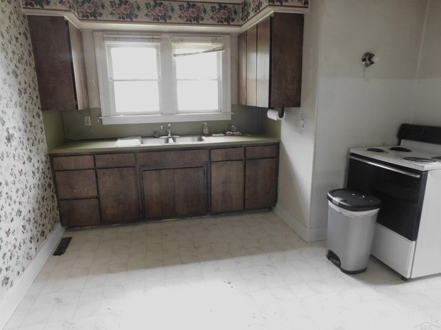 1018 Elizabeth Street, Midland, MI 48640