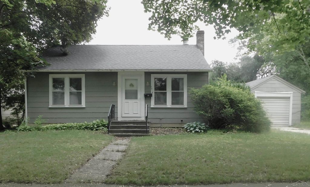 1018 Elizabeth Street, Midland, MI 48640