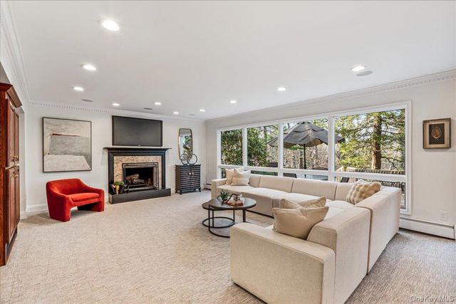 29 Winter Lane, Dix Hills, NY 11746