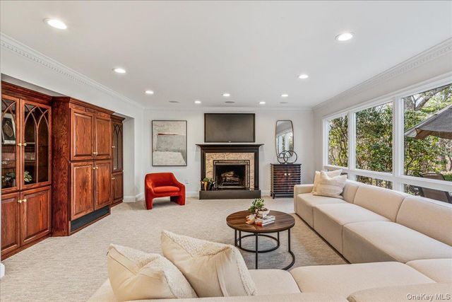 29 Winter Lane, Dix Hills, NY 11746