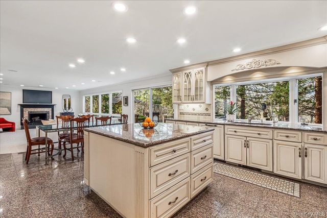 29 Winter Lane, Dix Hills, NY 11746