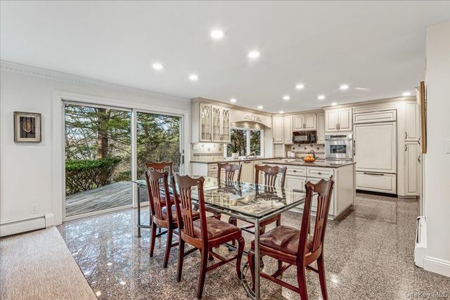 29 Winter Lane, Dix Hills, NY 11746