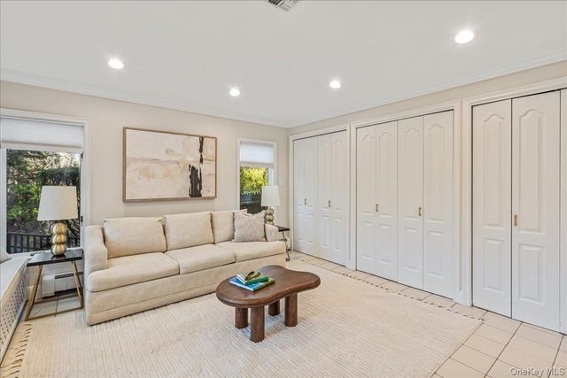 29 Winter Lane, Dix Hills, NY 11746