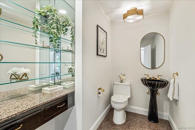 29 Winter Lane, Dix Hills, NY 11746