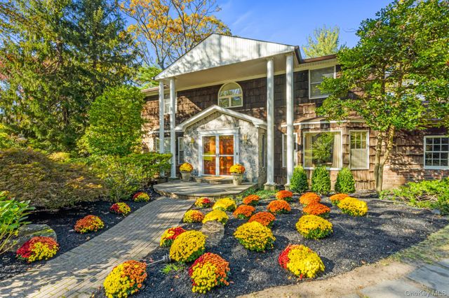 29 Winter Lane, Dix Hills, NY 11746