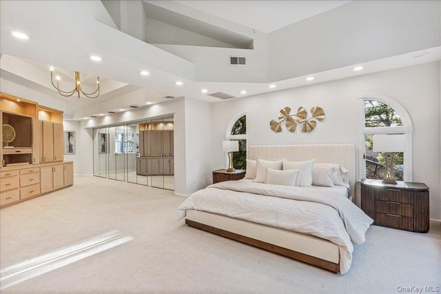 29 Winter Lane, Dix Hills, NY 11746