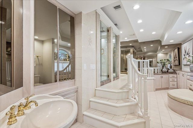 29 Winter Lane, Dix Hills, NY 11746