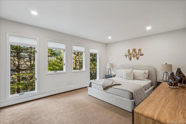 29 Winter Lane, Dix Hills, NY 11746