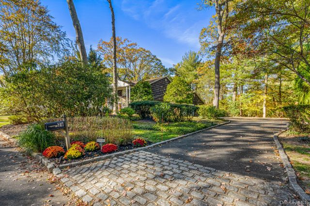 29 Winter Lane, Dix Hills, NY 11746