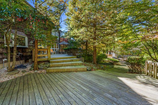 29 Winter Lane, Dix Hills, NY 11746