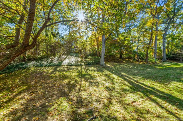 29 Winter Lane, Dix Hills, NY 11746