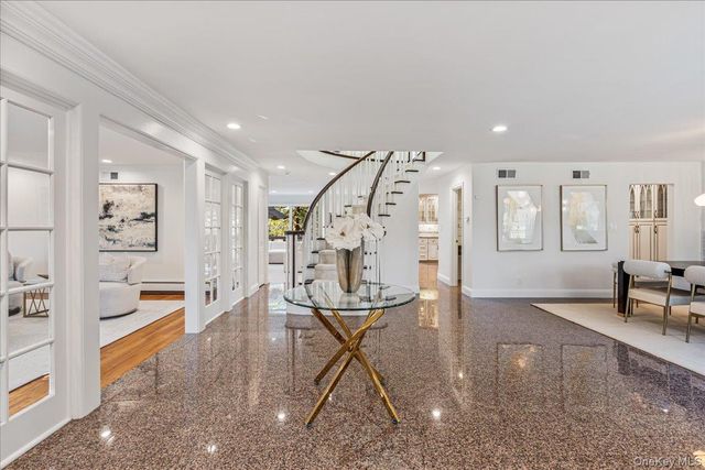 29 Winter Lane, Dix Hills, NY 11746