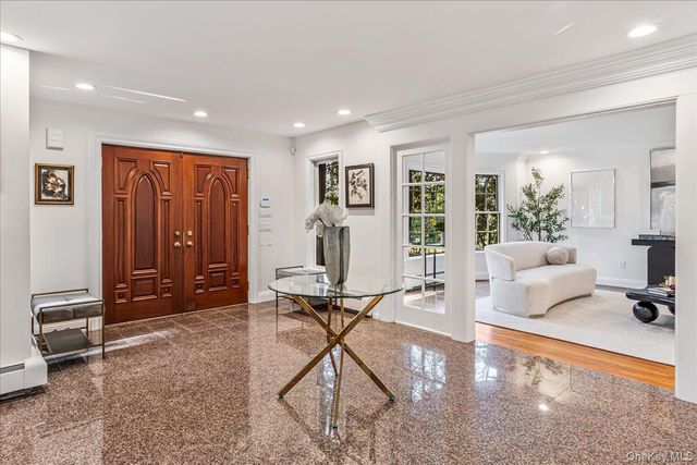 29 Winter Lane, Dix Hills, NY 11746