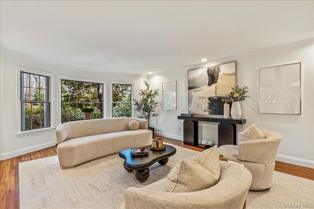 29 Winter Lane, Dix Hills, NY 11746