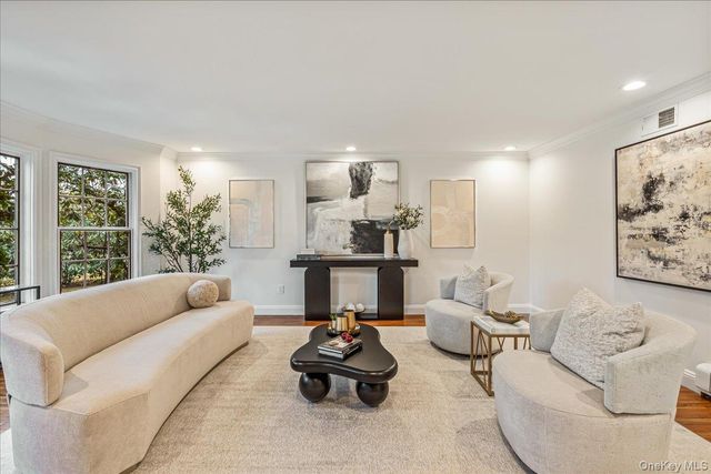 29 Winter Lane, Dix Hills, NY 11746