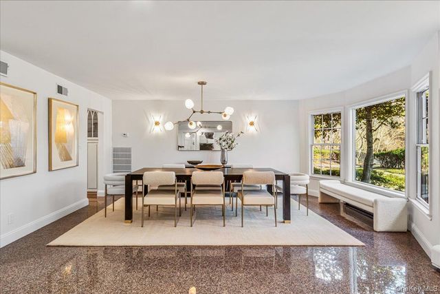 29 Winter Lane, Dix Hills, NY 11746