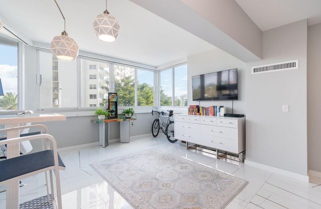 333 Sunset Drive 105, Fort Lauderdale, FL 33301