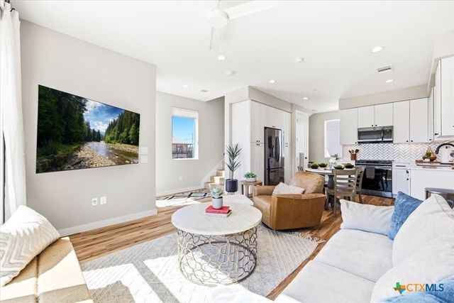 1208 N Academy Avenue 2201, New Braunfels, TX 78130