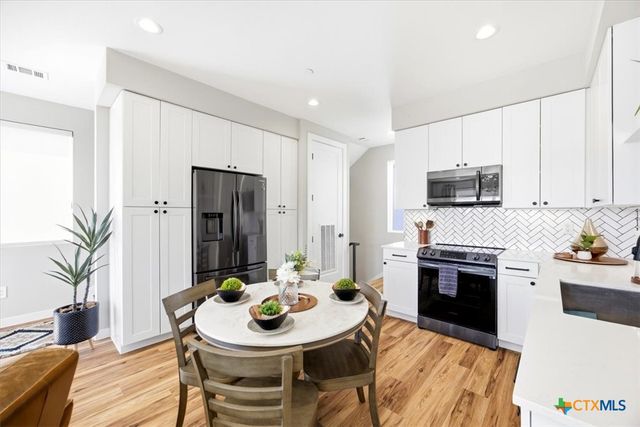 1208 N Academy Avenue 2201, New Braunfels, TX 78130