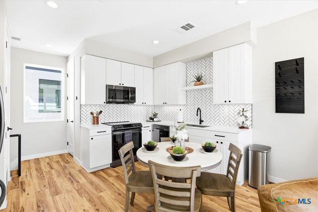 1208 N Academy Avenue 2201, New Braunfels, TX 78130