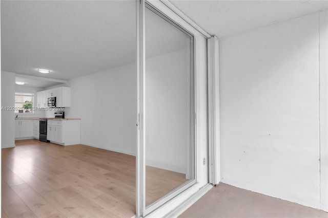 9601 Sunrise Lakes Boulevard 106, Sunrise, FL 33322