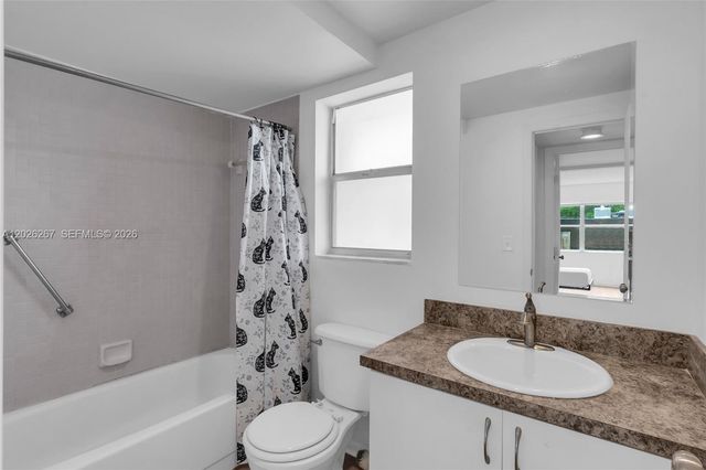 9601 Sunrise Lakes Boulevard 106, Sunrise, FL 33322