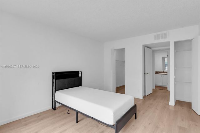 9601 Sunrise Lakes Boulevard 106, Sunrise, FL 33322