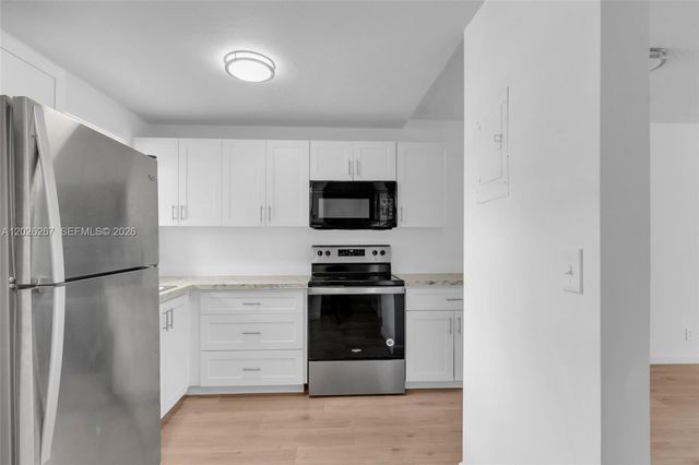 9601 Sunrise Lakes Boulevard 106, Sunrise, FL 33322