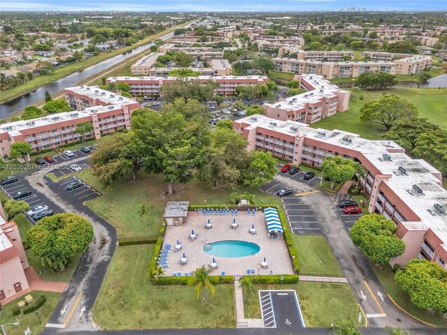 9601 Sunrise Lakes Boulevard 106, Sunrise, FL 33322