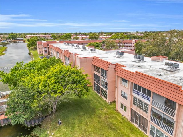 9601 Sunrise Lakes Boulevard 106, Sunrise, FL 33322