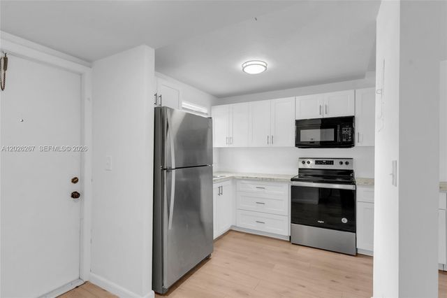 9601 Sunrise Lakes Boulevard 106, Sunrise, FL 33322