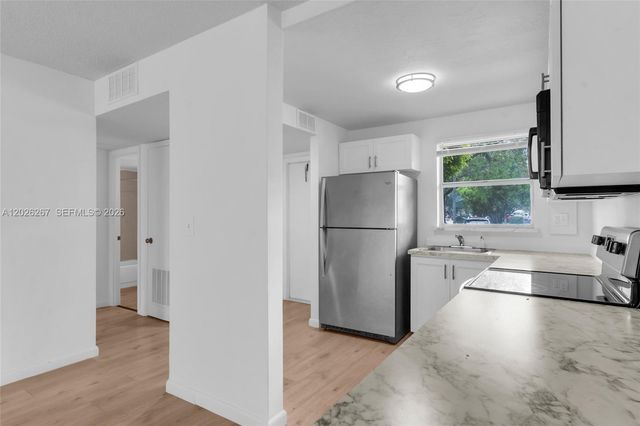 9601 Sunrise Lakes Boulevard 106, Sunrise, FL 33322