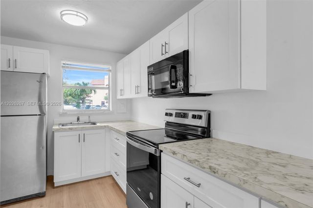 9601 Sunrise Lakes Boulevard 106, Sunrise, FL 33322