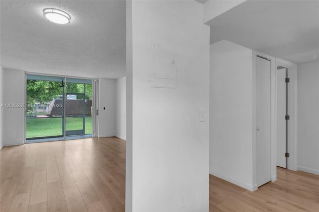 9601 Sunrise Lakes Boulevard 106, Sunrise, FL 33322