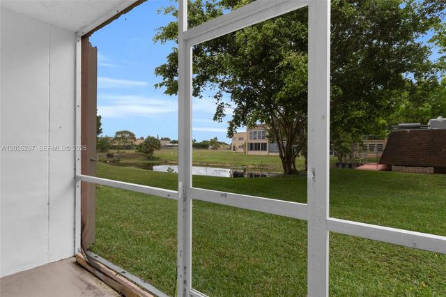 9601 Sunrise Lakes Boulevard 106, Sunrise, FL 33322