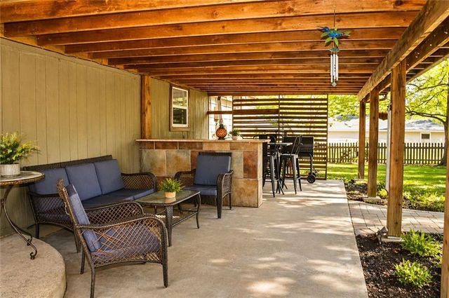 610 Lacy Lane, Belton, MO 64012