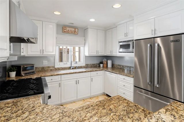 705 Goldenrod Avenue, Corona Del Mar, CA 92625