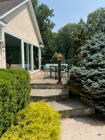 12 Fox Run Drive, Easton, CT 06612