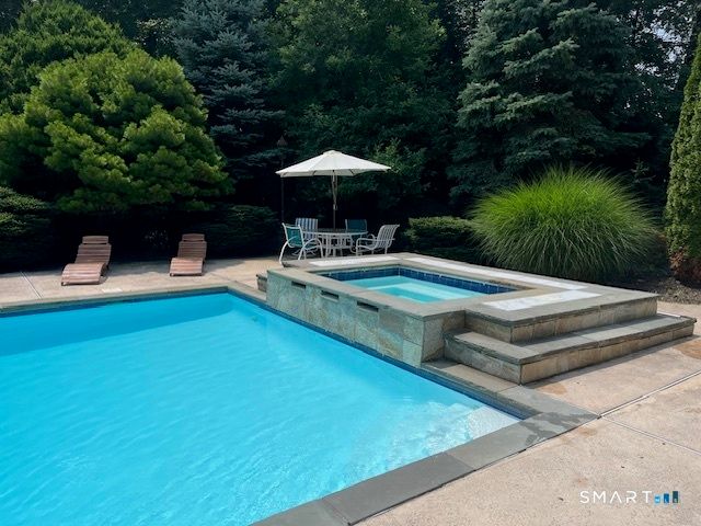 12 Fox Run Drive, Easton, CT 06612