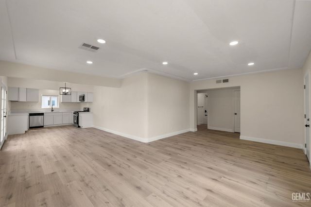 1207 El Tejon Avenue, Bakersfield, CA 93308