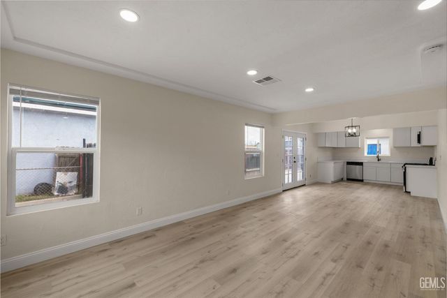 1207 El Tejon Avenue, Bakersfield, CA 93308