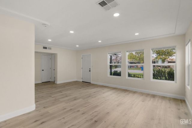 1207 El Tejon Avenue, Bakersfield, CA 93308