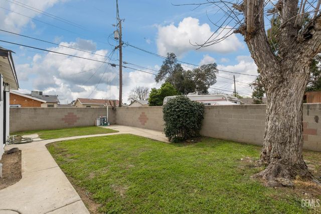 1207 El Tejon Avenue, Bakersfield, CA 93308