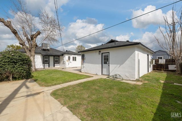 1207 El Tejon Avenue, Bakersfield, CA 93308