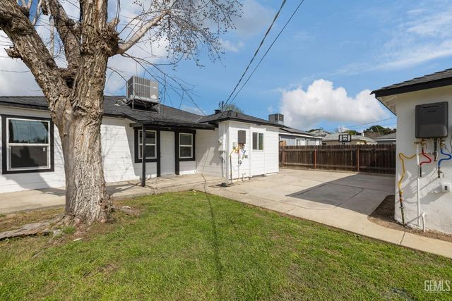 1207 El Tejon Avenue, Bakersfield, CA 93308