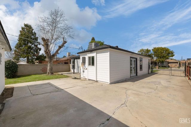 1207 El Tejon Avenue, Bakersfield, CA 93308