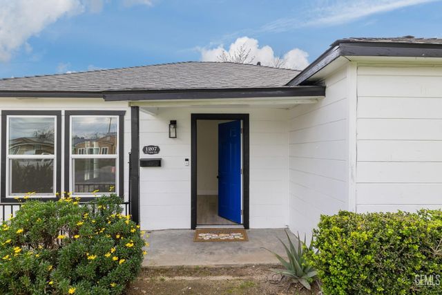 1207 El Tejon Avenue, Bakersfield, CA 93308