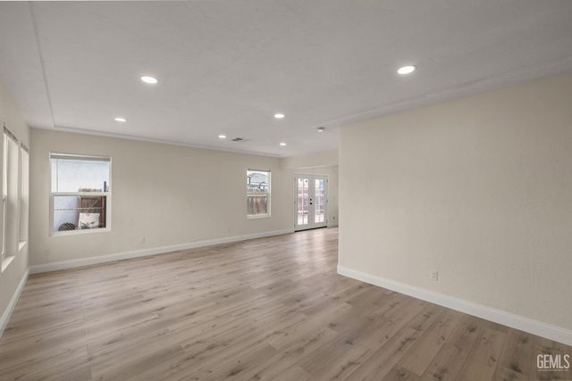 1207 El Tejon Avenue, Bakersfield, CA 93308