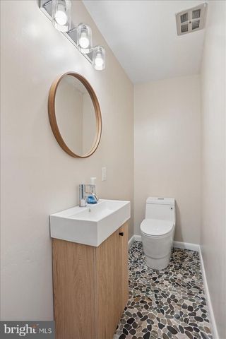 300 NEW MARK ESPLANADE, Rockville, MD 20850