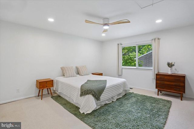 300 NEW MARK ESPLANADE, Rockville, MD 20850